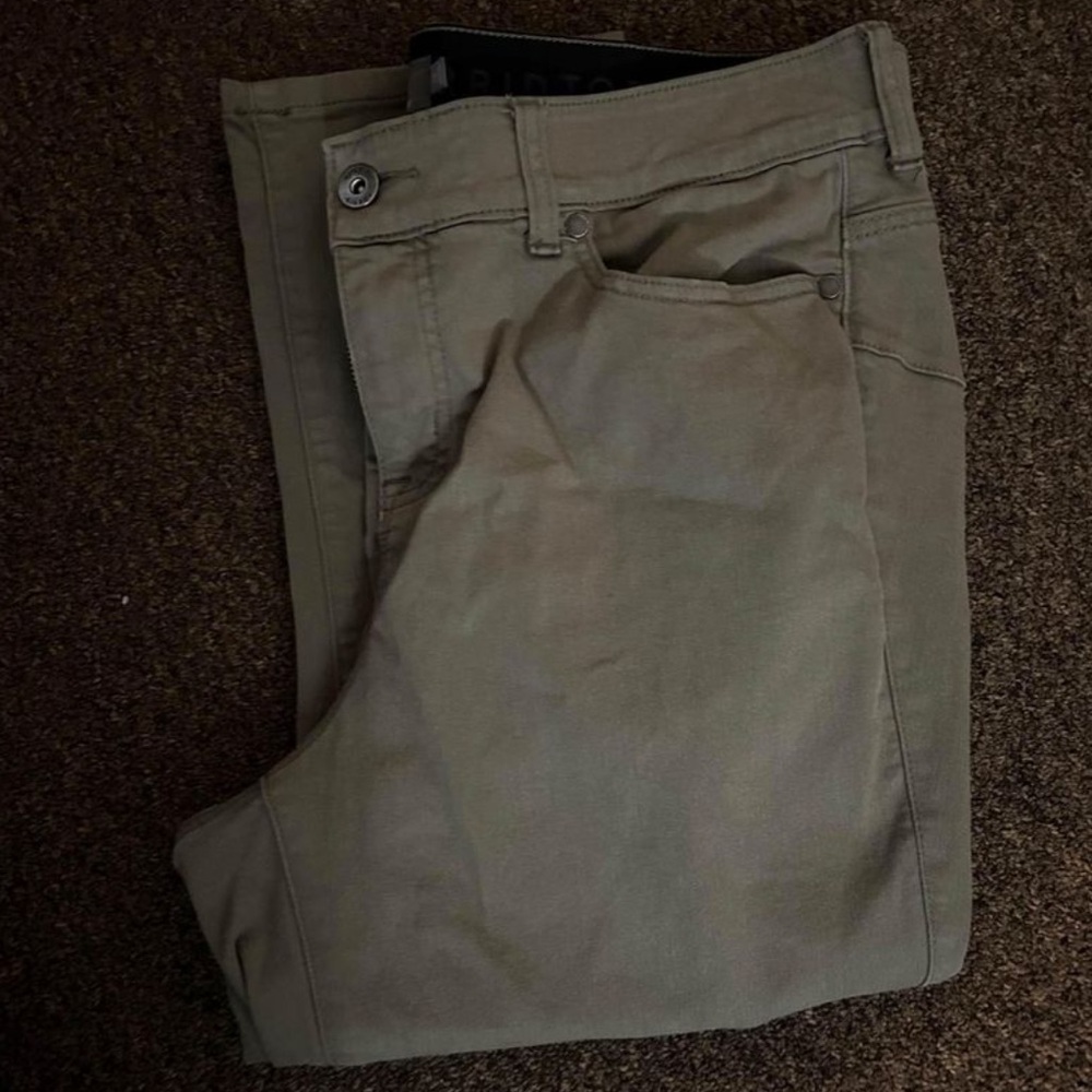 Plus size Torrid crop jeans Sz 18